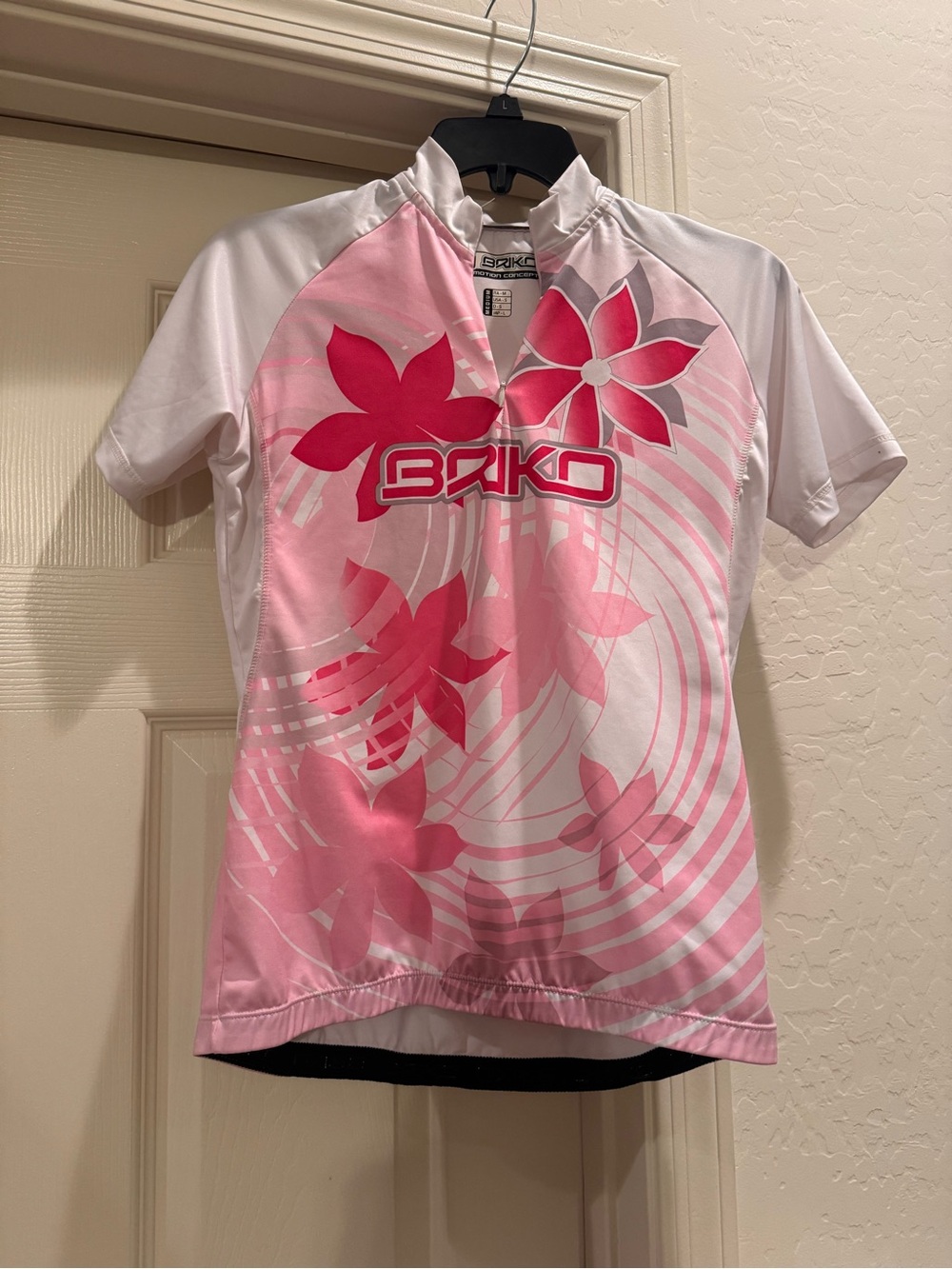 Briko women’s cycling jersey size small pink and white